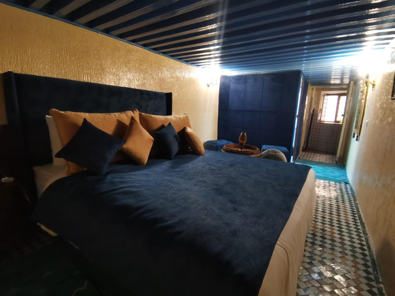 Riad Avec Terrasse Privee Et Piscine Partagee A 300M フェズ エクステリア 写真