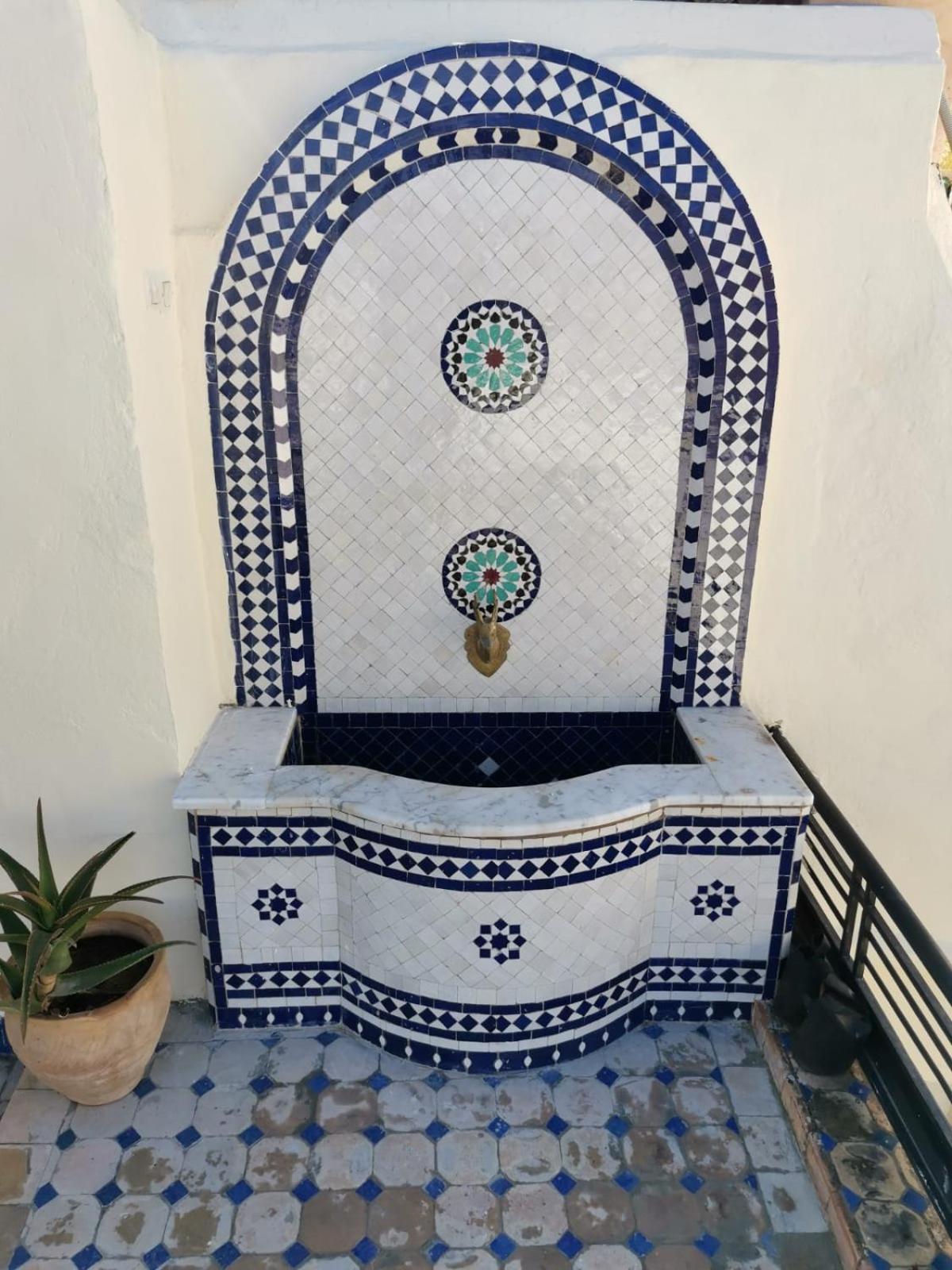 Riad Avec Terrasse Privee Et Piscine Partagee A 300M フェズ エクステリア 写真